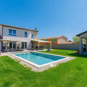 Villa Edi-heated Pool & E-bike, Šišan