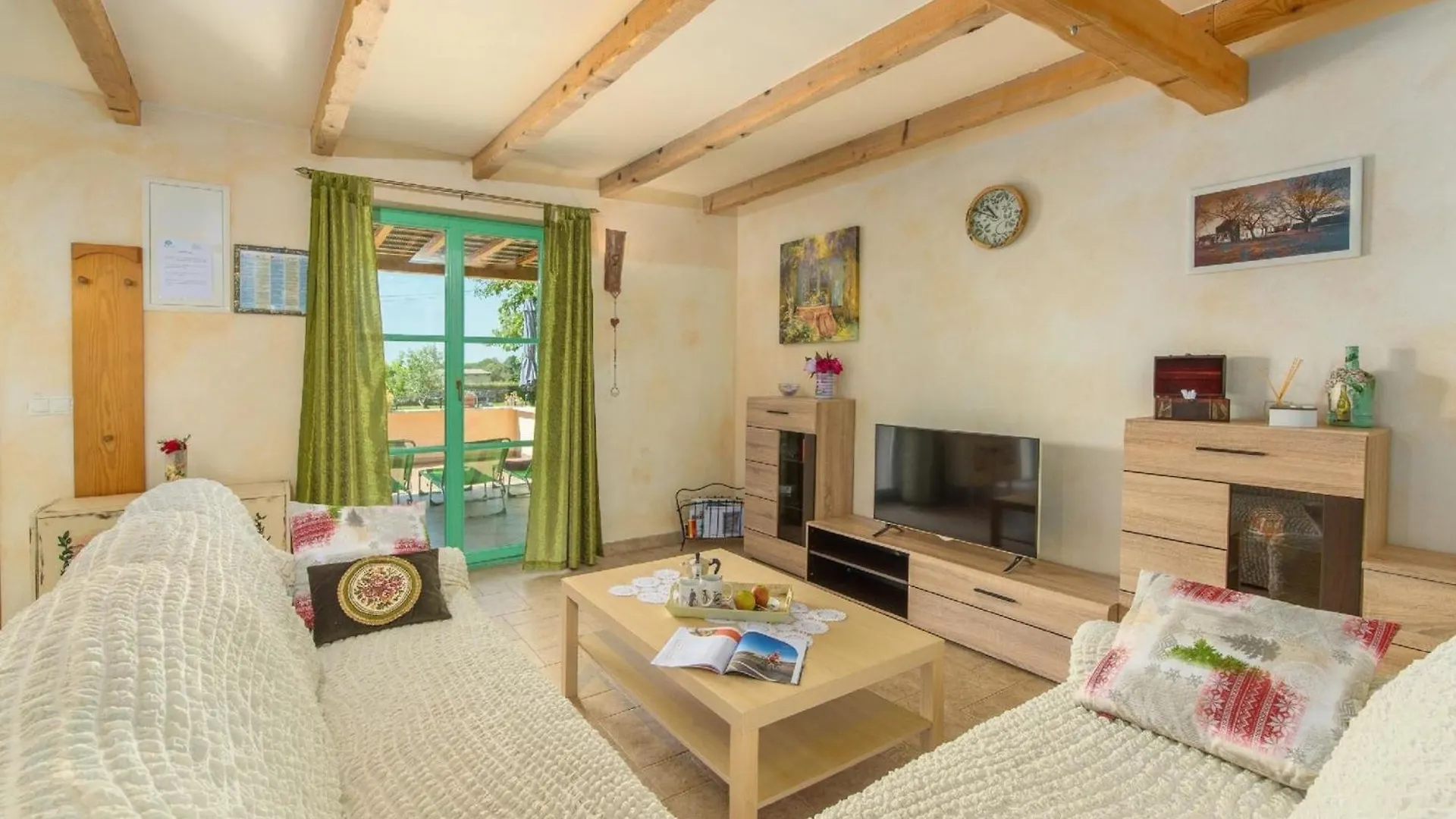 Ferienhaus In Sisan Mit Grill, Terrasse Und Garten 0*,